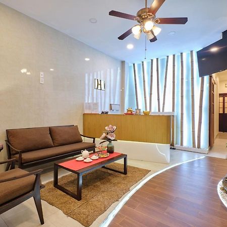 Pham Van Sakura Hotel Thuan An Exterior photo