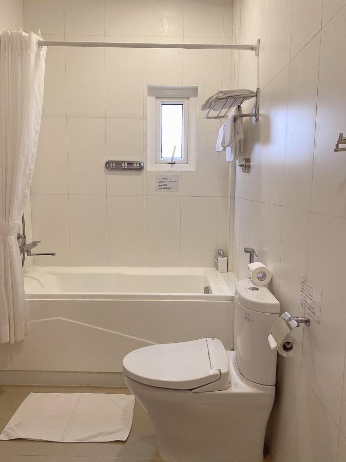 Pham Van Sakura Hotel Thuan An Exterior photo