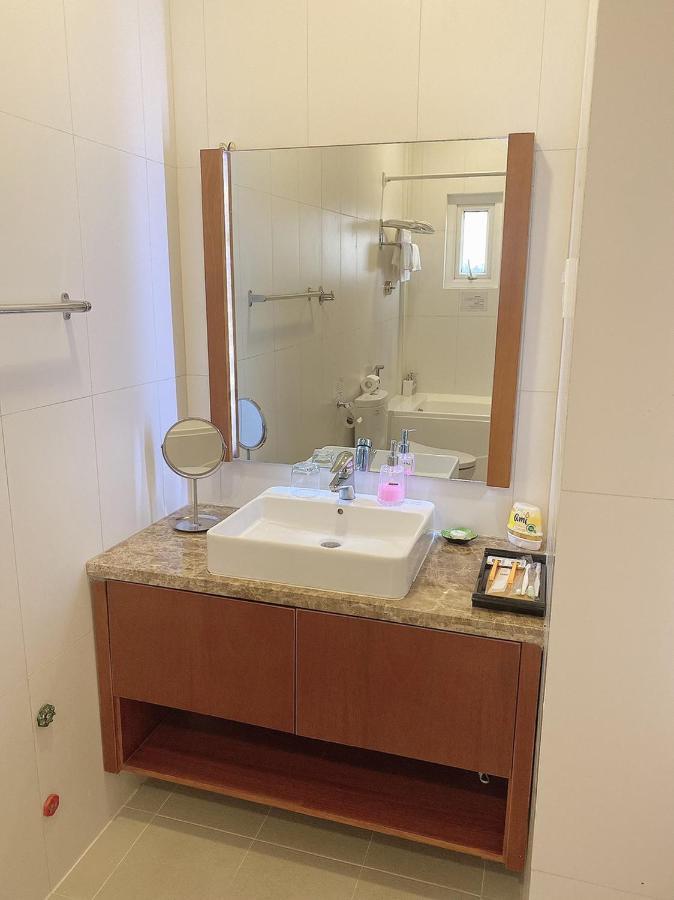 Pham Van Sakura Hotel Thuan An Exterior photo