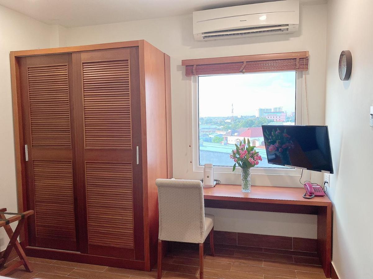 Pham Van Sakura Hotel Thuan An Exterior photo